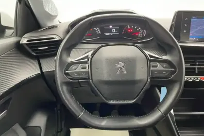 Photo 39 Peugeot 208  PureTech 100 S&S BVM6