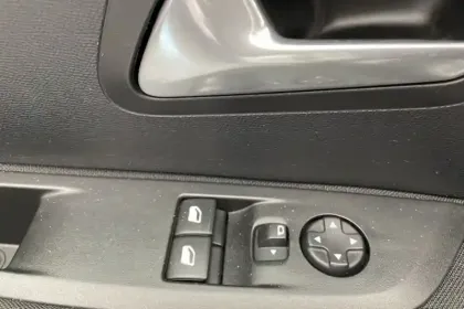 Photo 46 Peugeot 208  PureTech 100 S&S BVM6