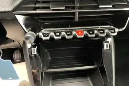 Photo 44 Peugeot 208  PureTech 100 S&S BVM6