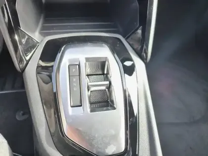 Photo 33 Peugeot 2008  Hybrid 110 e-DCS6