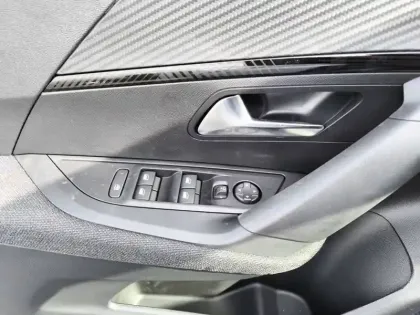 Photo 38 Peugeot 2008  Hybrid 110 e-DCS6