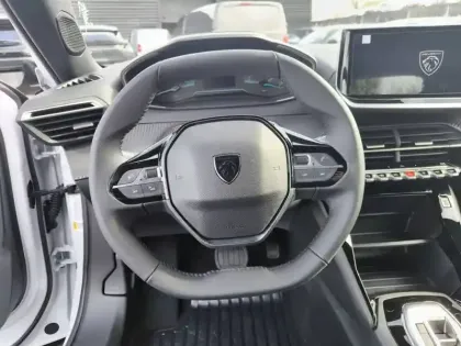 Photo 8 Peugeot 2008  Hybrid 110 e-DCS6