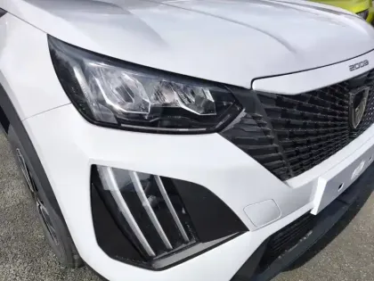 Photo 15 Peugeot 2008  Hybrid 110 e-DCS6