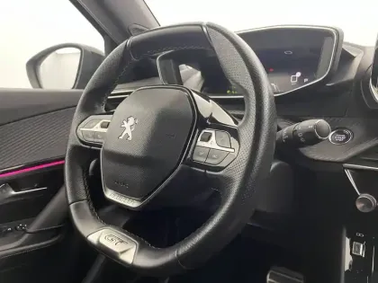 Photo 118 Peugeot 2008  PureTech 130 S&S EAT8