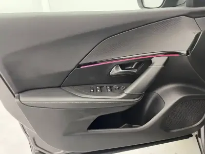 Photo 88 Peugeot 2008  PureTech 130 S&S EAT8