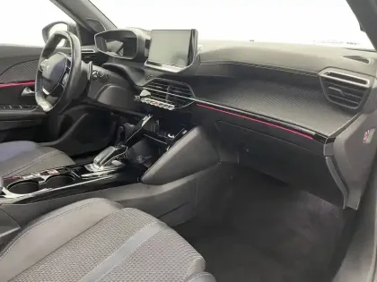 Photo 86 Peugeot 2008  PureTech 130 S&S EAT8