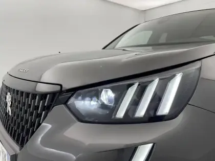 Photo 95 Peugeot 2008  PureTech 130 S&S EAT8