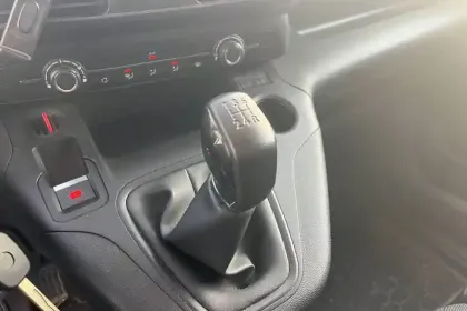 Photo 19 Peugeot Partner  FOURGON STANDARD 650 KG BLUEHDI 100 S&S BVM5