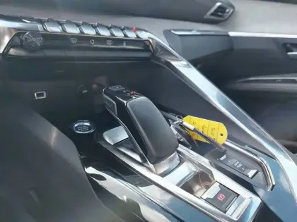 Photo 53 Peugeot 3008  Hybrid 225 e-EAT8