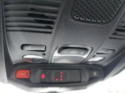 Photo 38 Peugeot 3008  Hybrid 225 e-EAT8