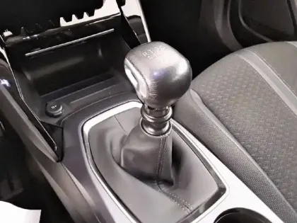 Photo 24 Peugeot 2008  BlueHDi 100 S&S BVM6