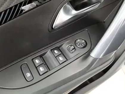 Photo 12 Peugeot 2008  BlueHDi 100 S&S BVM6