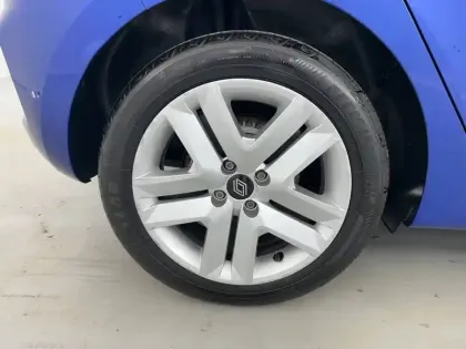 Photo 81 Renault Clio  Blue dCi 100