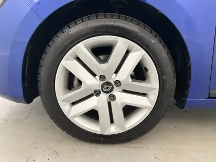 Photo 48 Renault Clio  Blue dCi 100