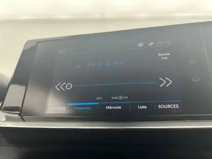 Photo 21 Peugeot 2008  PureTech 100 S&S BVM6