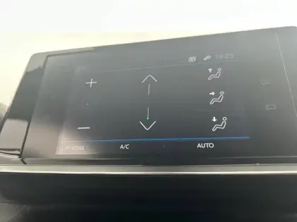 Photo 23 Peugeot 2008  PureTech 100 S&S BVM6