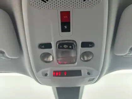 Photo 20 Peugeot 2008  PureTech 100 S&S BVM6