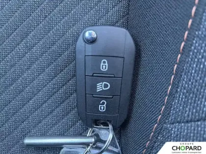 Photo 47 Peugeot 2008  Hybrid 145 e-DCS6