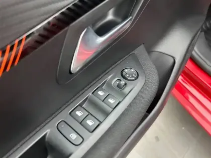 Photo 17 Peugeot 208  Electrique 50 kWh 136ch