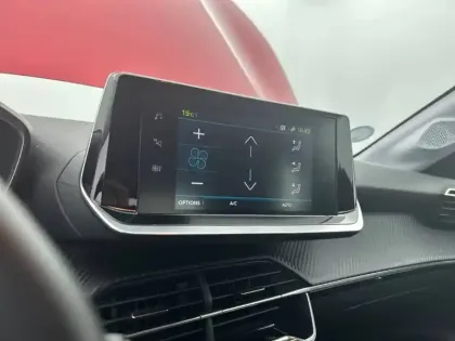 Photo 21 Peugeot 208  Electrique 50 kWh 136ch