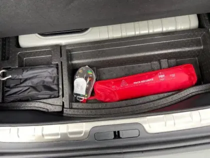 Photo 26 DS DS 4  Hybride E-Tense 225 EAT8 Performance Line