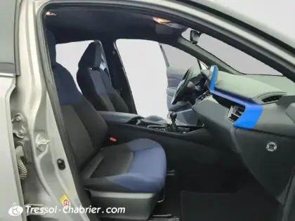 Photo 23 Toyota C-HR  1.2T 2WD Graphic