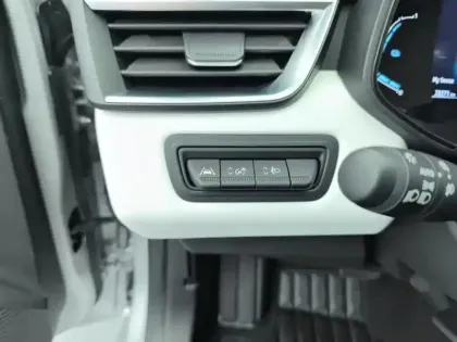 Photo 16 Renault Clio  E-Tech full hybrid 145 Techno