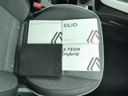 Photo 15 Renault Clio  E-Tech full hybrid 145 Techno