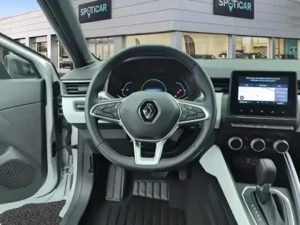 Photo 11 Renault Clio  E-Tech full hybrid 145 Techno