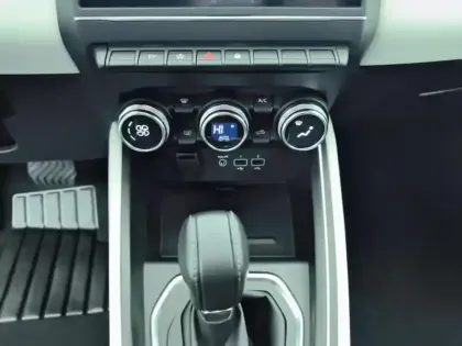 Photo 12 Renault Clio  E-Tech full hybrid 145 Techno