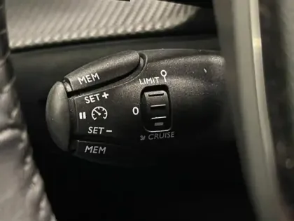 Photo 9 Peugeot 208  e- 136ch Style