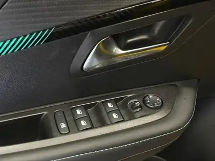 Photo 7 Peugeot 208  e- 136ch Style