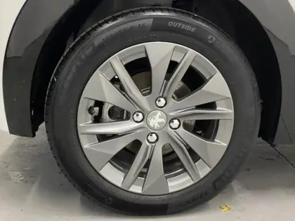 Photo 6 Peugeot 208  e- 136ch Style