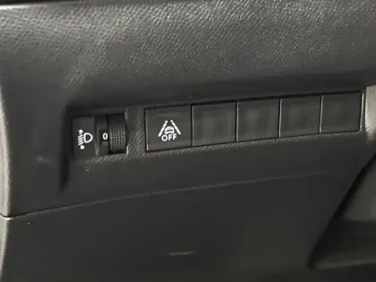 Photo 8 Peugeot 208  e- 136ch Style