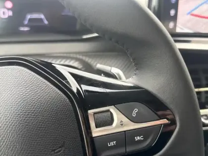 Photo 13 Peugeot 208  1.2 Hybrid 100ch Allure e-DCS6