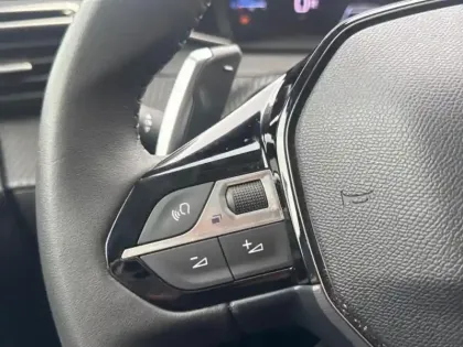 Photo 11 Peugeot 208  1.2 Hybrid 100ch Allure e-DCS6