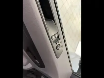 Photo 12 Peugeot Expert  Fg M 100 kW Batterie 50 kWh