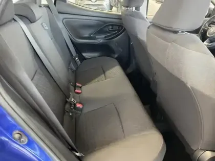 Photo 9 Toyota Yaris  116h France Business 5p + Programme "Beyond Zero Academy"