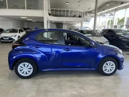 Photo 6 Toyota Yaris  116h France Business 5p + Programme "Beyond Zero Academy"