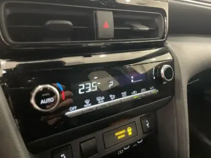 Photo 10 Toyota Yaris Gén. I Ph1 NG Design 5