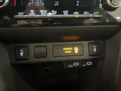 Photo 9 Toyota Yaris Gén. I Ph1 NG Design 5