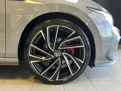 Photo 8 Volkswagen Golf  2.0 TDI SCR 200ch GTD DSG7