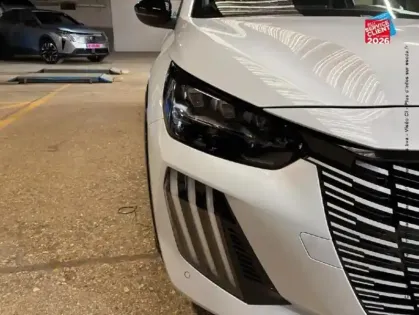 Photo 9 Peugeot 208  1.2 Hybrid 145ch GT e-DCS6