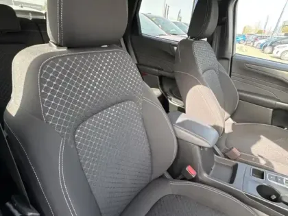 Photo 10 Ford Kuga  2.5 Duratec 180 ch Hybrid FlexiFuel Titanium Powershift