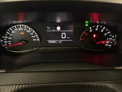 Photo 15 Peugeot 2008  1.5 BlueHDi 110ch S&S Allure