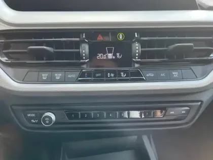 Photo 8 BMW Serie 1 Série 1 118iA 136ch Edition M Design DKG7