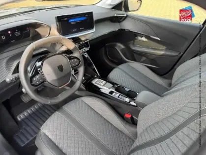 Photo 14 Peugeot 208  1.2 Hybrid 145ch Allure e-DCS6