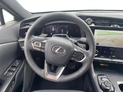 Photo 14 Lexus RZ  450e Luxe