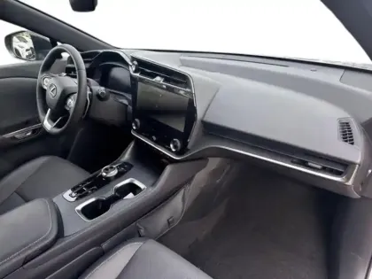 Photo 8 Lexus RZ  450e Luxe