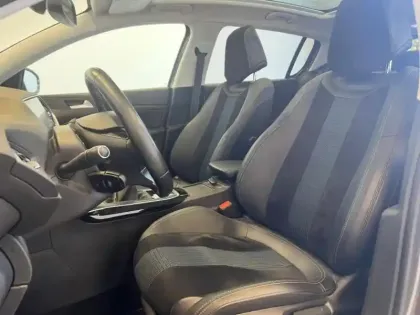 Photo 9 Peugeot 308  1.2 PureTech 110ch E6.3 S&S Tech Edition